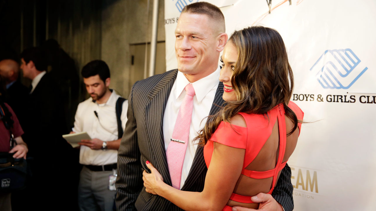 John Cena gratuluje Nikki Belli