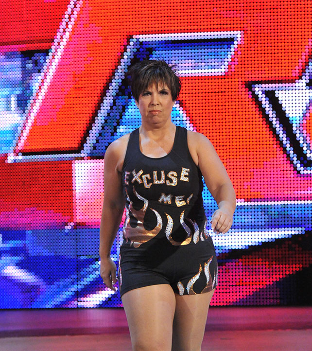 Vickie-Guerrero-vs-Stephanie-McMahon