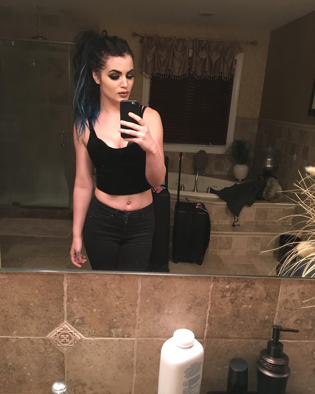WWE Diva Champion Paige Reacts To Internet Nude Photos 