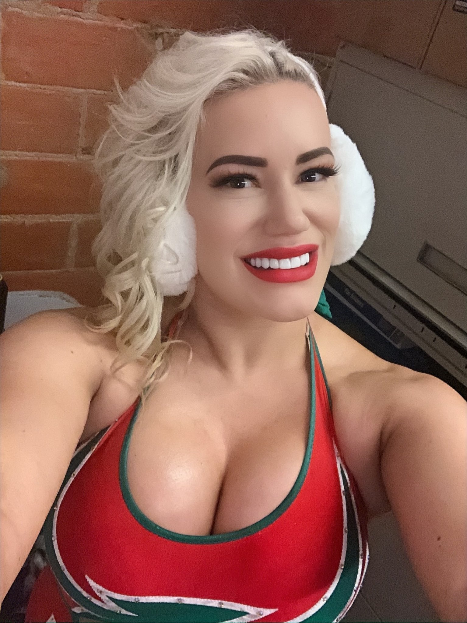 Taya Valkyrie.